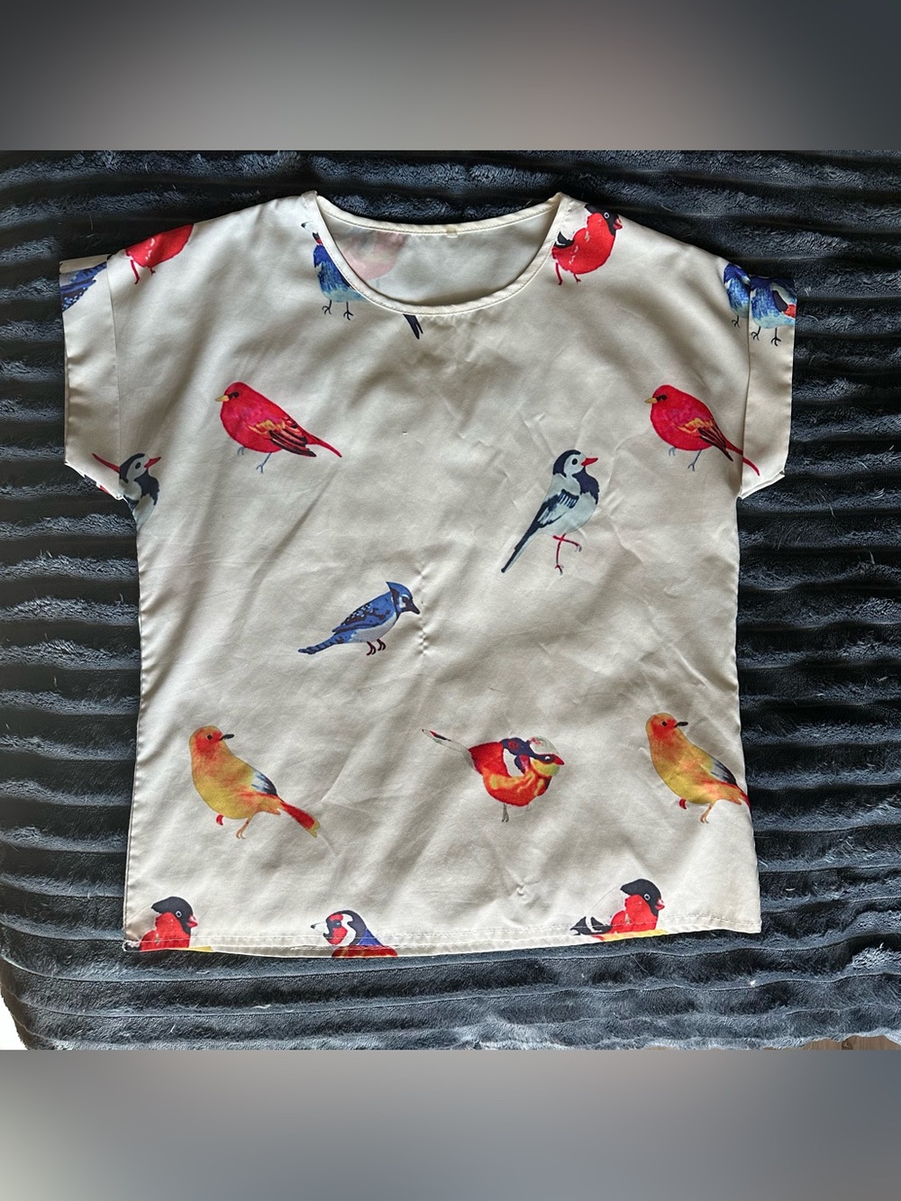 Silk-Feel Bird Print Short Sleeve Blouse / Top